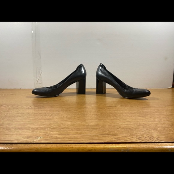 Calvin Klein Pump - Picture 4 of 12